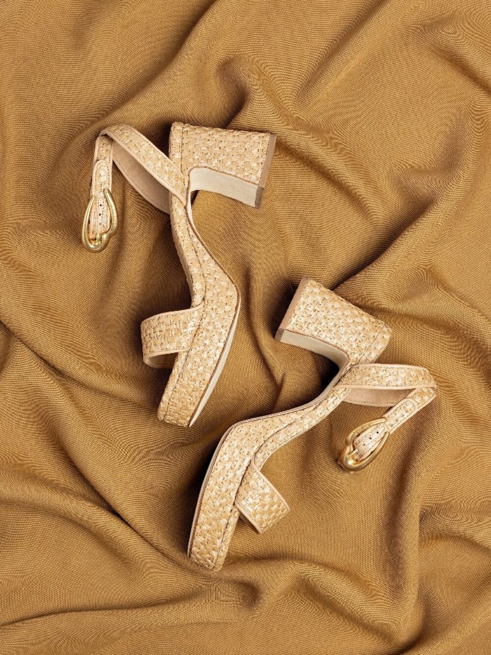 NWT Dolly Verona Low Sandal In Natural Raffia and Beige Leather